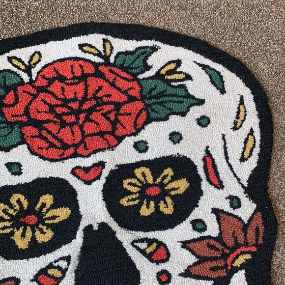 NWT SKULL HOOKED 100% POLYESTER THROW BATHROOM HOUSE RUG BLACK/COLORFUL 34”x34” - Picture 2 of 16